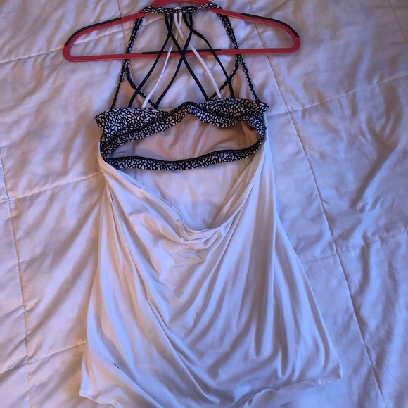 lululemon White Tank Top with Black/White Bra sz6 - Picture 3 of 4